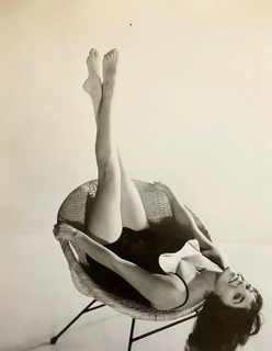 Joan Collins feet photo thumbnail