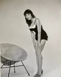 Joan Collins feet photo thumbnail