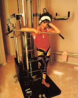 Joan Collins feet photo thumbnail