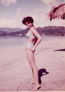 Joan Collins feet photo thumbnail