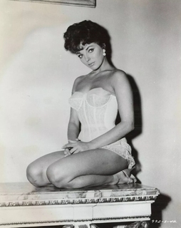 Joan Collins feet photo thumbnail