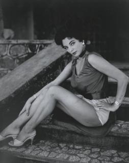 Joan Collins feet photo thumbnail