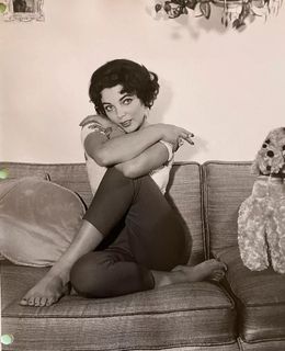 Joan Collins feet photo thumbnail