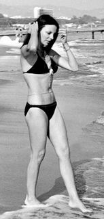 Joan Collins feet photo thumbnail
