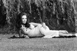 Joan Collins feet photo thumbnail