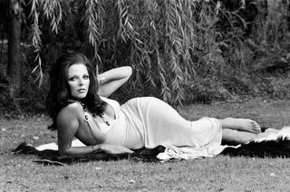 Joan Collins feet photo thumbnail