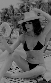 Joan Collins feet photo thumbnail
