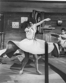 Joan Collins feet photo thumbnail