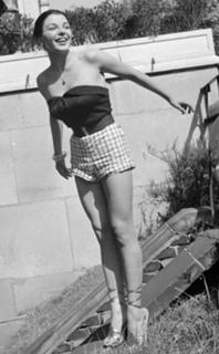 Joan Collins feet photo thumbnail
