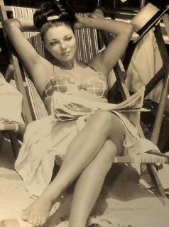 Joan Collins feet photo thumbnail