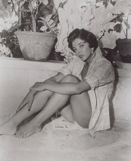 Joan Collins feet photo 10