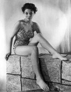 Joan Collins feet photo 7