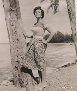 Joan Collins feet photo thumbnail