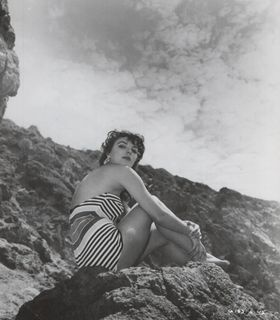 Joan Collins feet photo 4