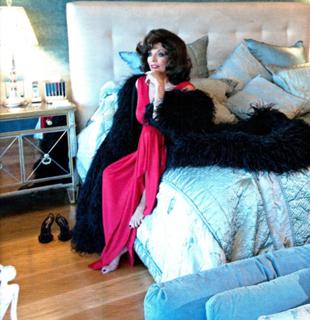 Joan Collins feet photo thumbnail
