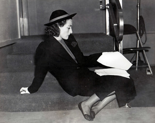 Joan Crawford feet photo 17