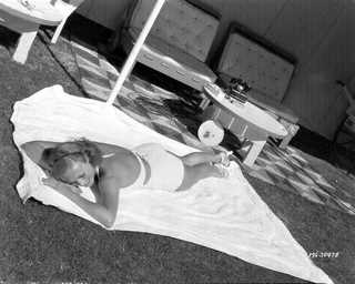 Joan Crawford feet photo 8