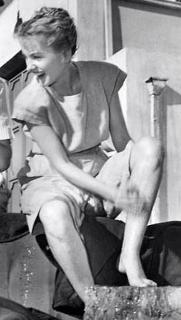 Joan Fontaine feet photo 1