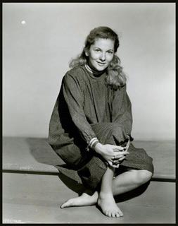 Joan Fontaine feet photo 17