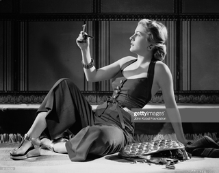 Joan Fontaine feet photo 13