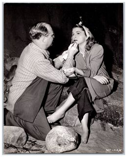 Joan Fontaine feet photo 4