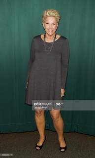 Joan Lunden feet photo 18