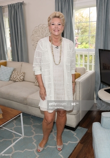 Joan Lunden feet photo 15