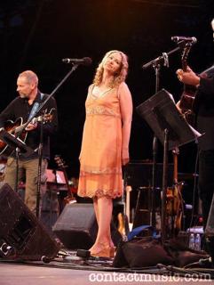 Joan Osborne feet photo 1