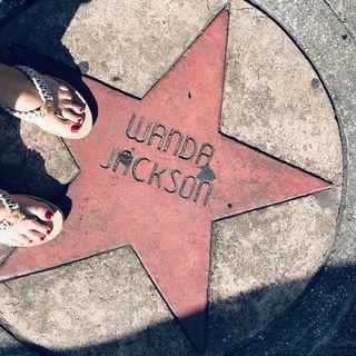Joan Osborne feet photo 9