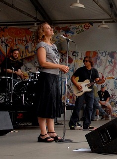 Joan Osborne feet photo 4