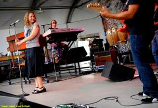 Joan Osborne feet photo 17