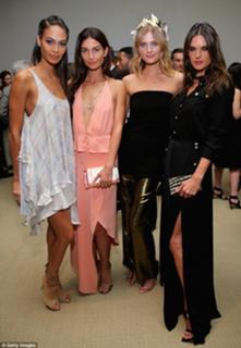 Joan Smalls feet photo thumbnail