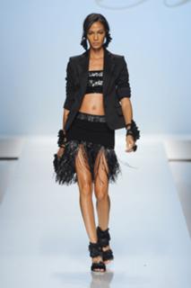 Joan Smalls feet photo thumbnail