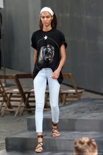 Joan Smalls feet photo thumbnail