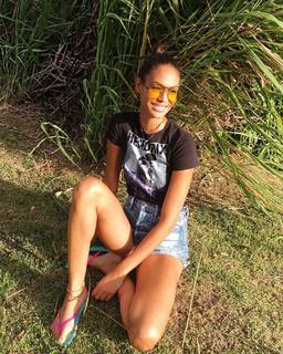 Joan Smalls feet photo thumbnail