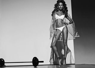 Joan Smalls feet photo thumbnail