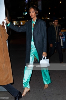 Joan Smalls feet photo thumbnail