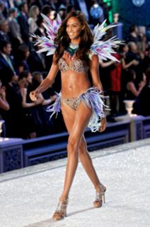 Joan Smalls feet photo thumbnail