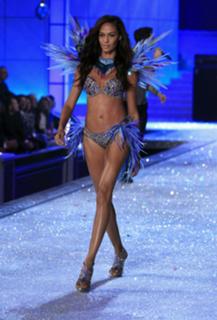 Joan Smalls feet photo thumbnail