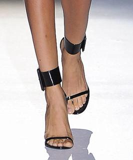 Joan Smalls feet photo thumbnail