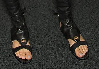 Joan Smalls feet photo thumbnail