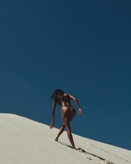 Joan Smalls feet photo thumbnail