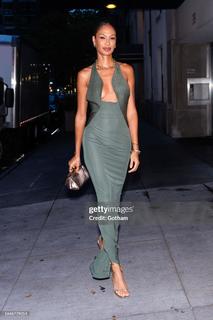 Joan Smalls feet photo thumbnail