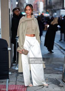Joan Smalls feet photo 9