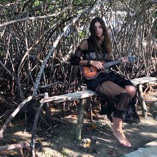 Joan Thiele feet photo 15