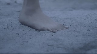 Joan Thiele feet photo 3