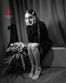 Joan Thiele feet photo 20
