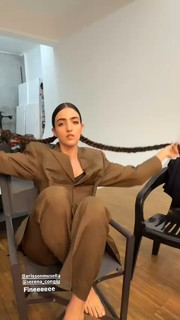 Joan Thiele feet photo 13
