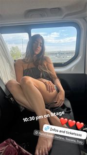 Joan Thiele feet photo 11