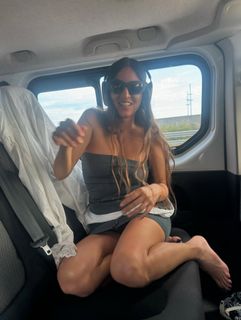Joan Thiele feet photo 10